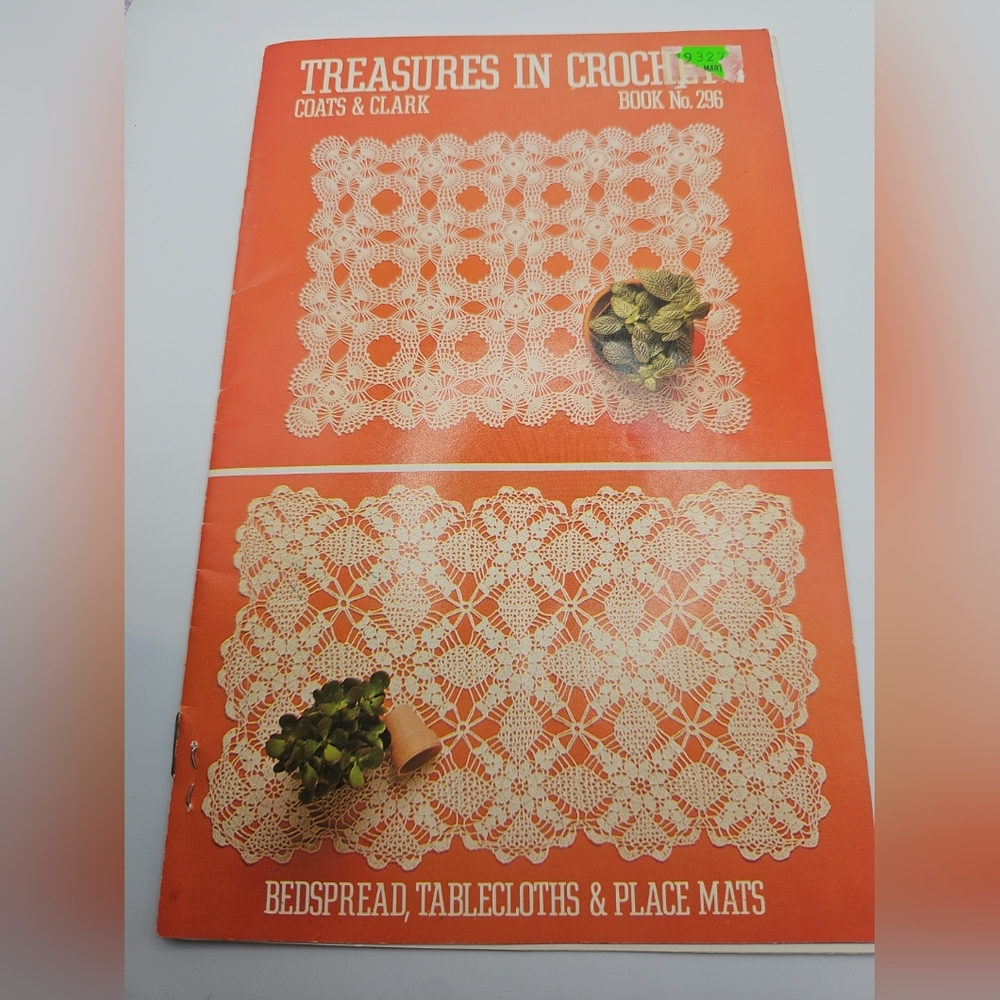 Coats & Clark's TREASURES IN CROCHET Craft Book No 296 15 page 1981 Vintage